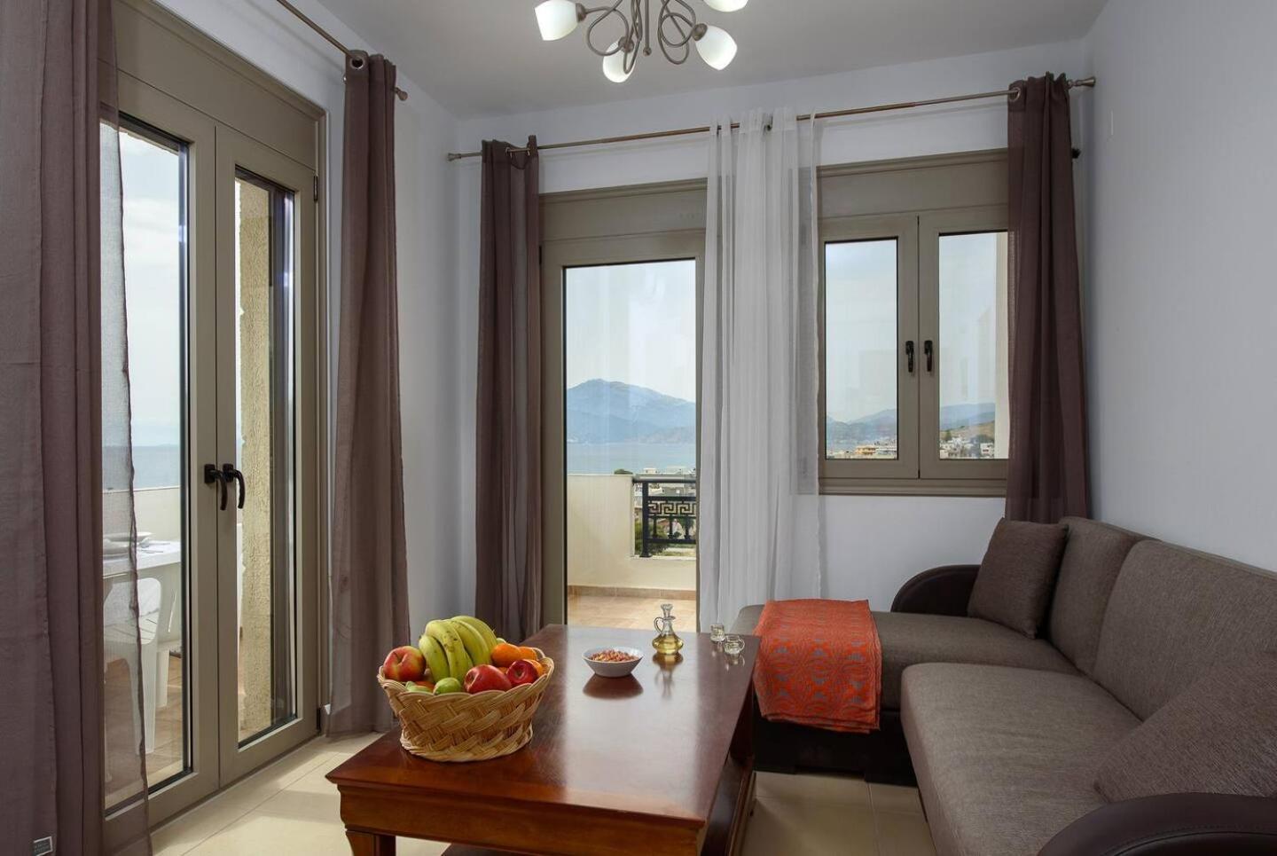 Sofia Apartment, With Sea & Mountain View Kalamaki  Extérieur photo